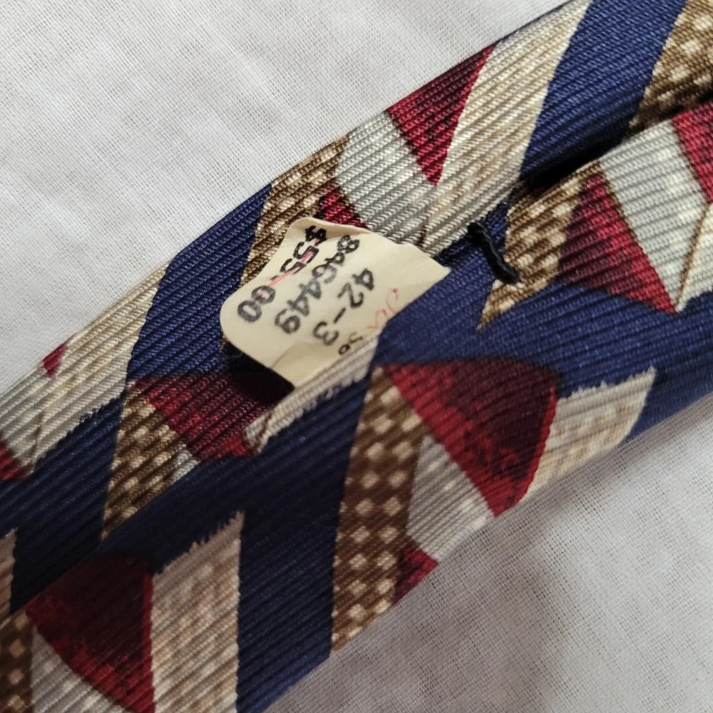 Hickey Freeman Mens Silk Tie Geometric Abstract Navy Burgundy Red Hand Sewn USA